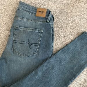DENIZEN Levi’s women’s mid-rise skinny jeans